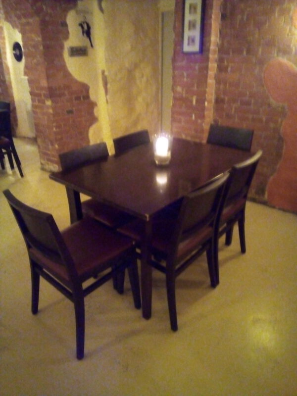 Tisch 9 im NR (6P)